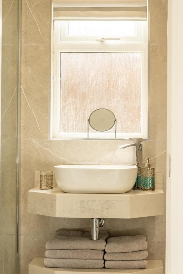 The View Apartment 2, Newry - Luxury Open Plan Apartment With City Views Buitenkant foto